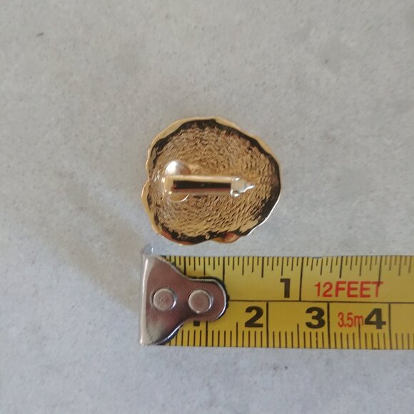 Vintage gold tone and cream pansy clip on earrings flower - Picture 11 of 11